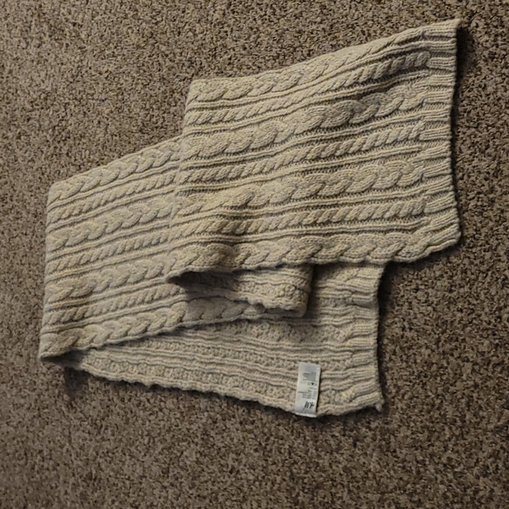H&M 6ft cable knit scarf